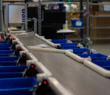 4 Ways TrackIQ Sorting Conveyor™ Streamlines Operations For Telecom, Logistics and Food Industries TrackIQ Sorting Conveyor™